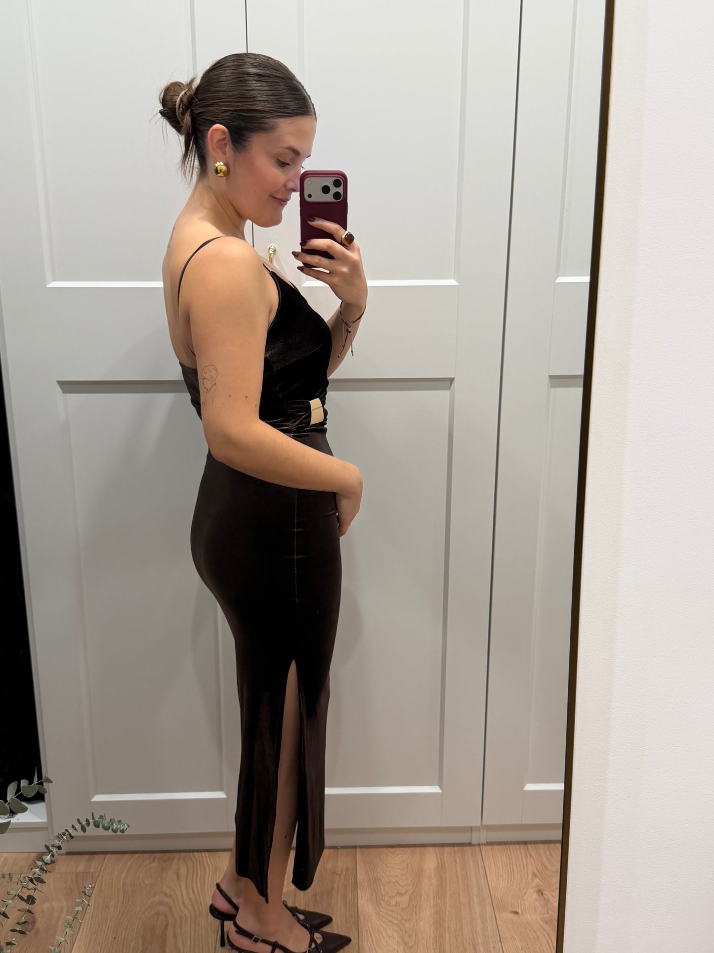 Vestido broche terciopelo